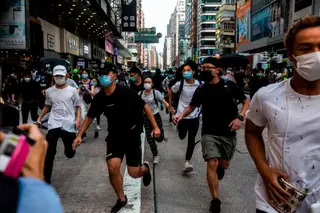 Hong Kong. Manifestantes voltam às ruas e acusam governantes de falarem “com olhos e ouvidos virados para Pequim”