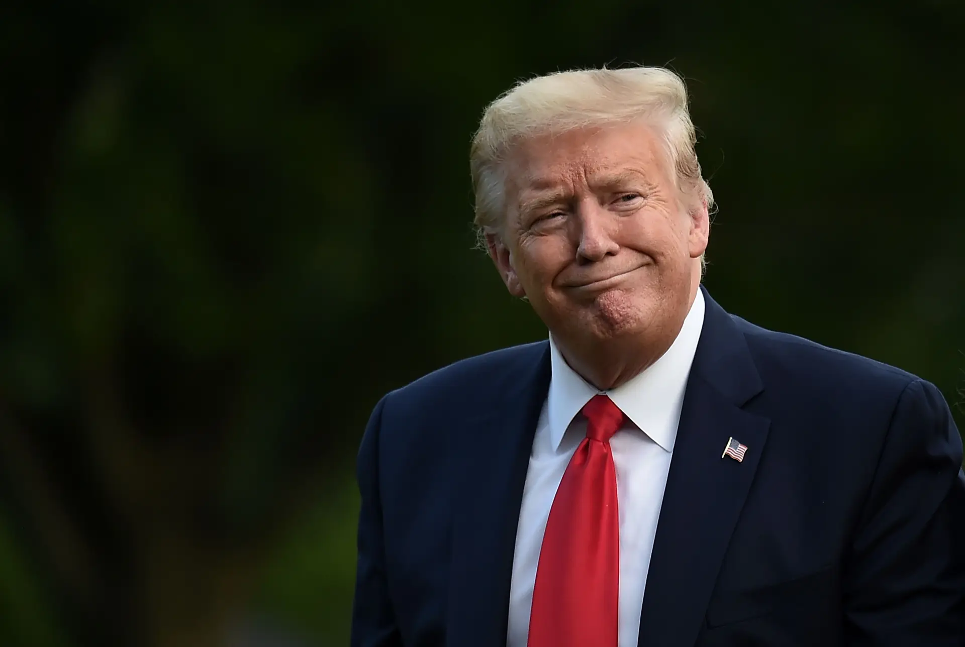 Donald Trump ameaça encerrar o Twitter através de um tweet