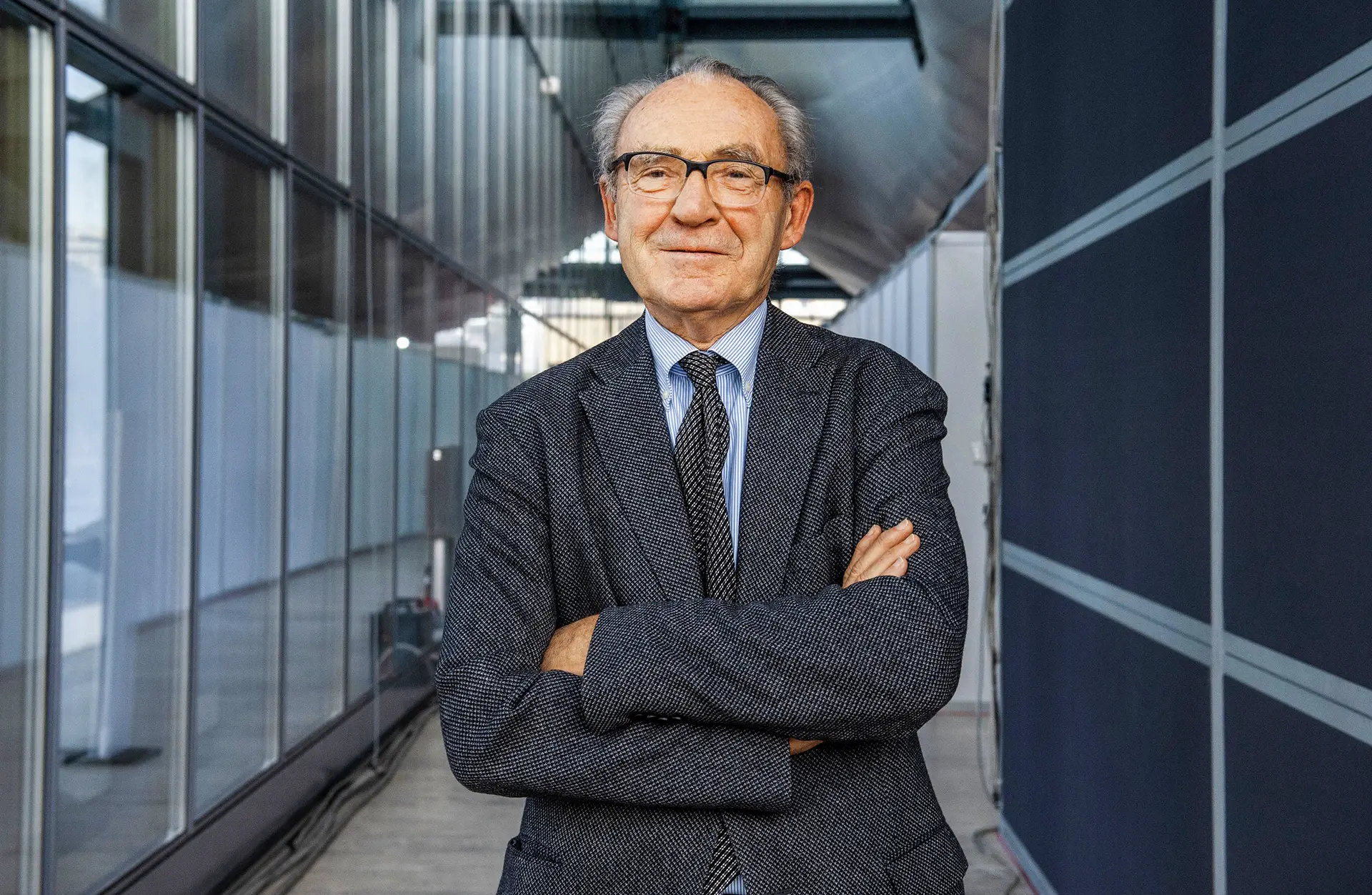 Yves Mény é um cientista político francês e antigo presidente do Instituto Universitário Europeu de Florença