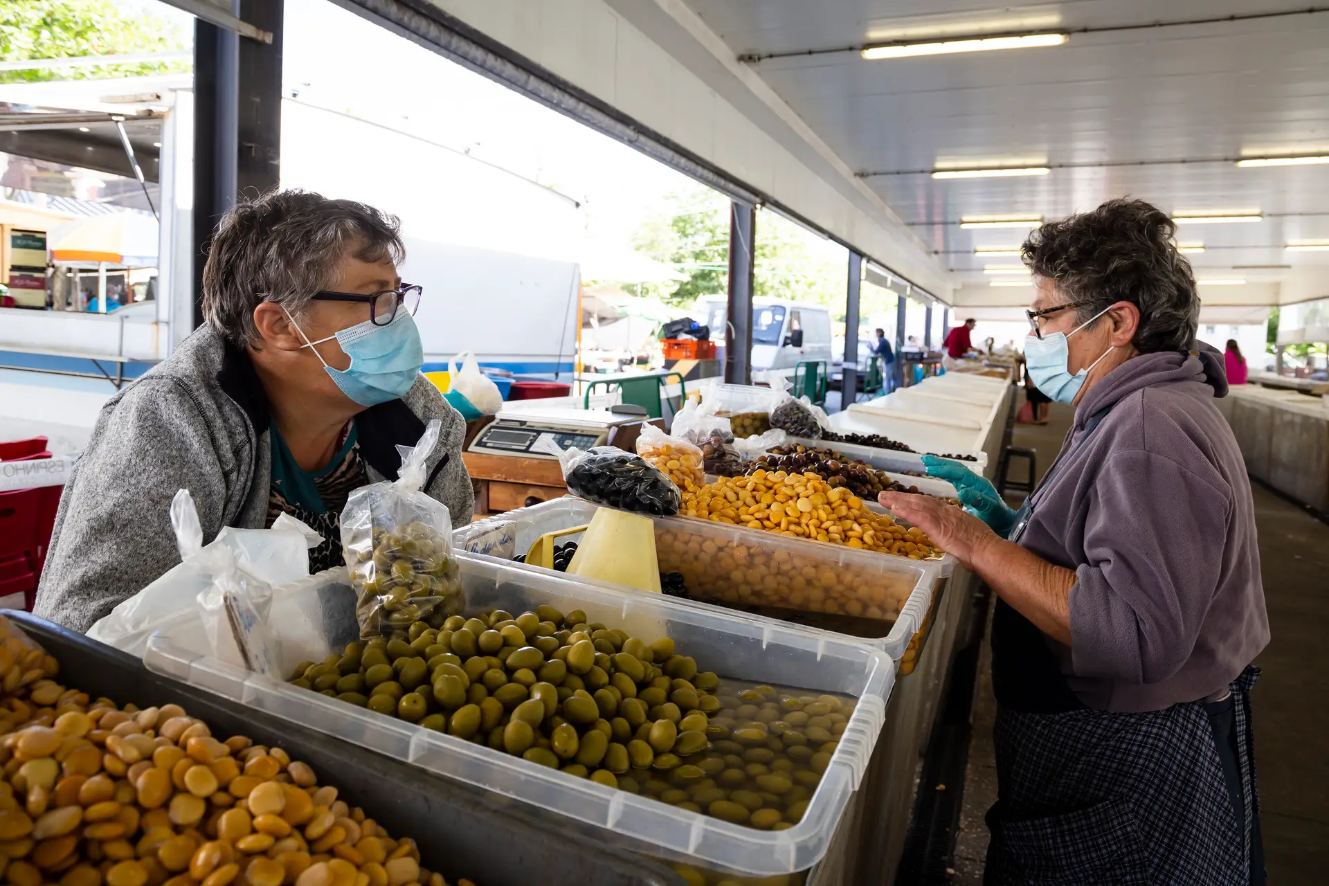 PORTUGAL. Na centenária feira de Espinho, o uso da máscara é obrigatório para vendedores e clientes
