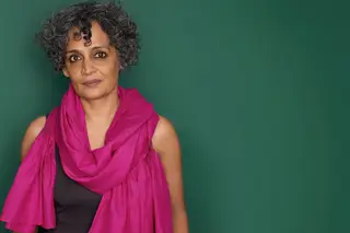 Arundhati Roy, a escritora e ativista de que Índia tem medo. “Escrever e ser lida torna-me mais perigosa”