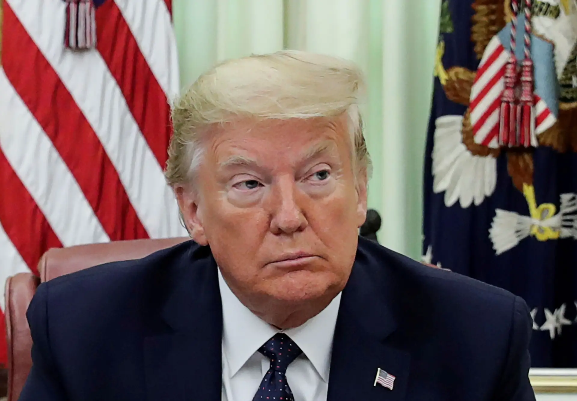 Síria: Trump diz que al-Assad "fugiu" de Damasco após perder o apoio da Rússia