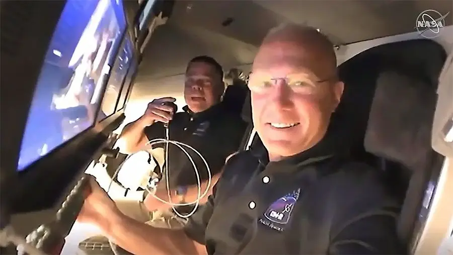 Astronautas transportados pela SpaceX já estão na Estação Espacial Internacional