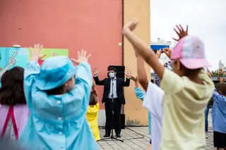 “Água e sabão na palma da mão” no regresso do pré-escolar. Canta Tiago Brandão Rodrigues [com fotogaleria]