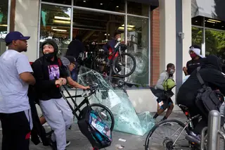 Autópsia independente conclui que George Floyd morreu asfixiado