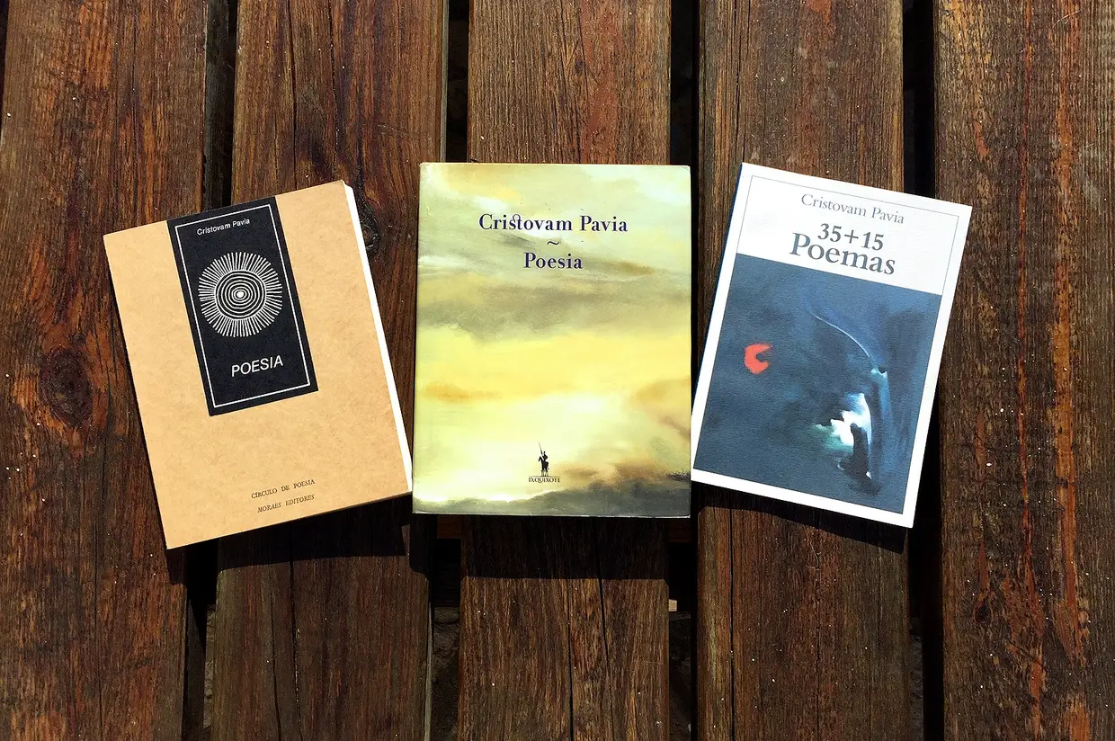 Os livros com a poesia de Cristovam Pavia: “Poesia”, Moraes Editores (1982), “Poesia”, D. Quixote (2010) e “35+15 Poemas”, Opera Omnia (2018)