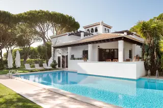 O resort Pine Cliffs reabre no Algarve a 6 de junho, com a opção de vilas em casas privadas e em alternativa aos quartos de hotel