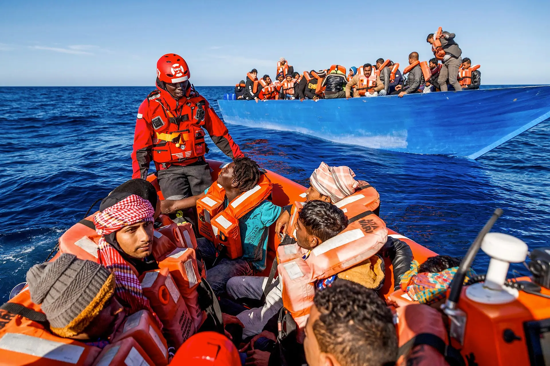 São as ONG quem salva migrantes e refugiados no Mediterrâneo