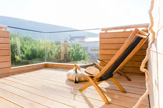 Borboletas, raposas e ouriços inspiram o The Nest, um “ninho” para dormir na serra