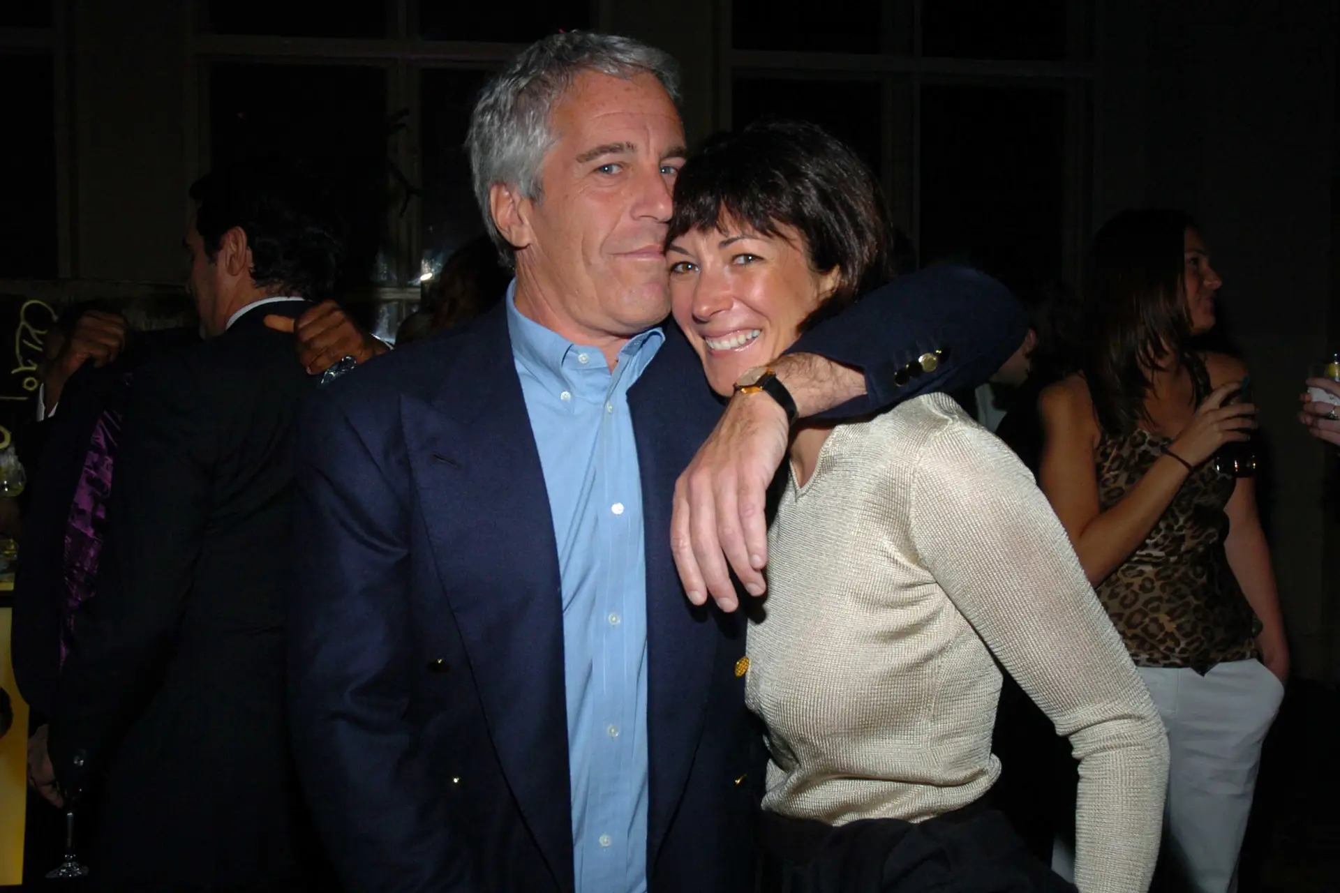 Jeffrey Epstein e Ghislaine Maxwell numa festa da joalheira Grisogono em Nova Iorque, em 2005