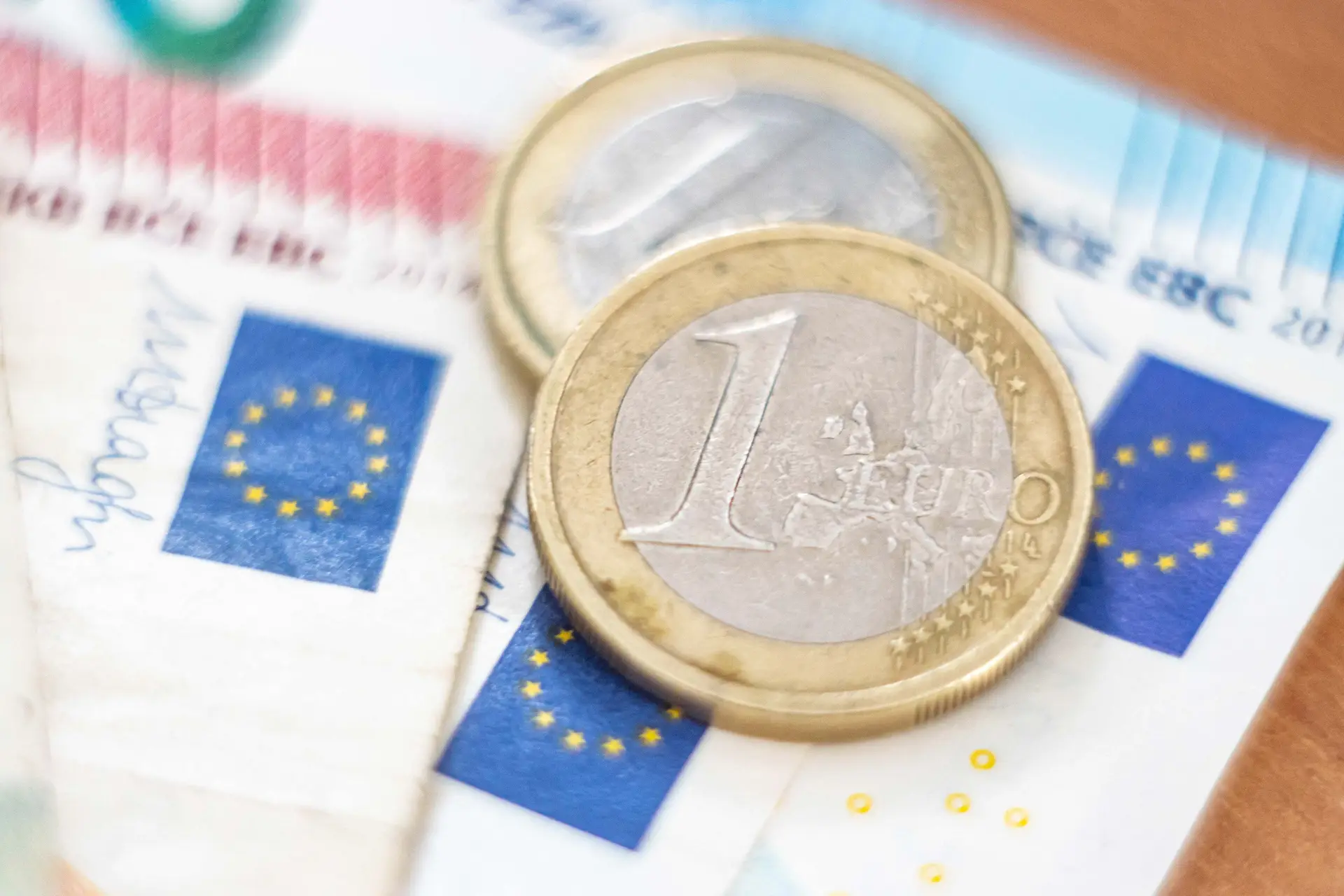 Bruxelas projeta recessão de 8,7% do PIB na zona euro