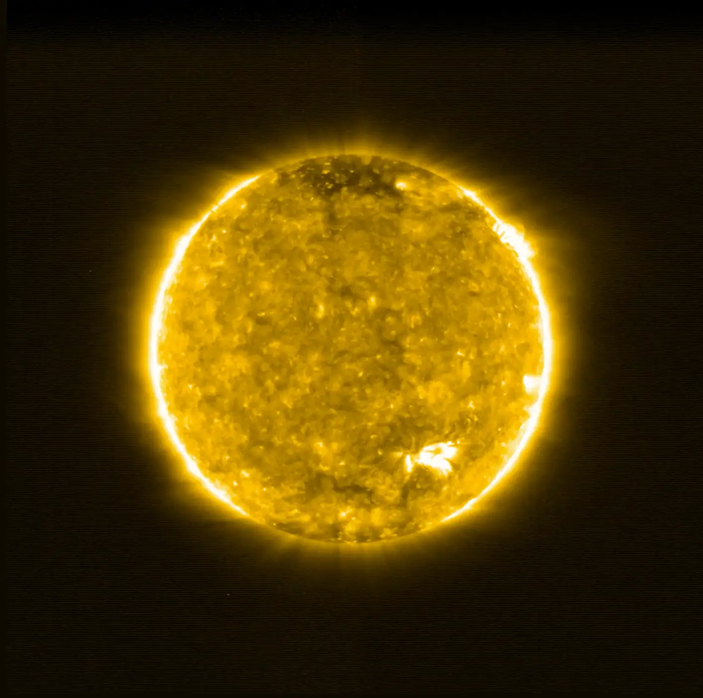 Imagem da totalidade do Sol, sob a respetiva coroa solar. A imagem foi captada pelo conjunto de sensores e telescópios EUI, que segue a bordo da sonda espacial desenvolvida em parceria pela ESA e a NASA