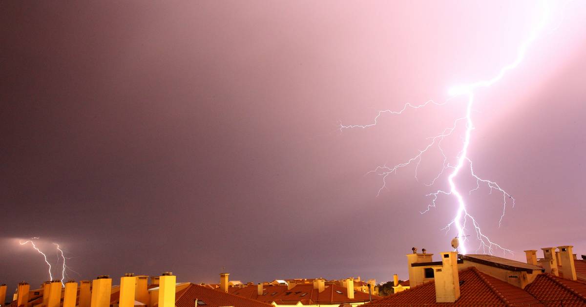 Todos os distritos de Portugal continental sob aviso amarelo devido a calor e trovoada