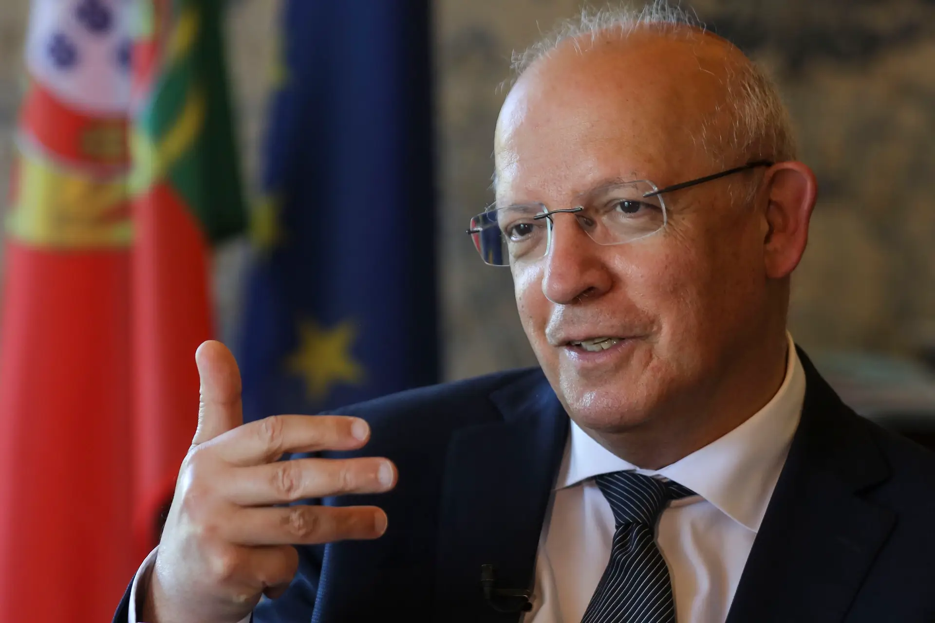 Covid-19. Governo “lamenta” decisão “não fundamentada” do Reino Unido de manter Portugal na “lista negra”