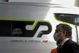 Governos de Portugal e Espanha encontram-se em setembro para negociar ligações ferroviárias