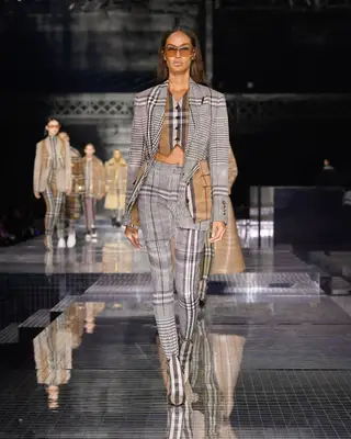 Na Europa, Médio Oriente e África, como um todo, a Burberry perde 75% das vendas, devido a ‘mais do mesmo’: o impacto do cancelamento dos voos internacionais e à falta de turistas
