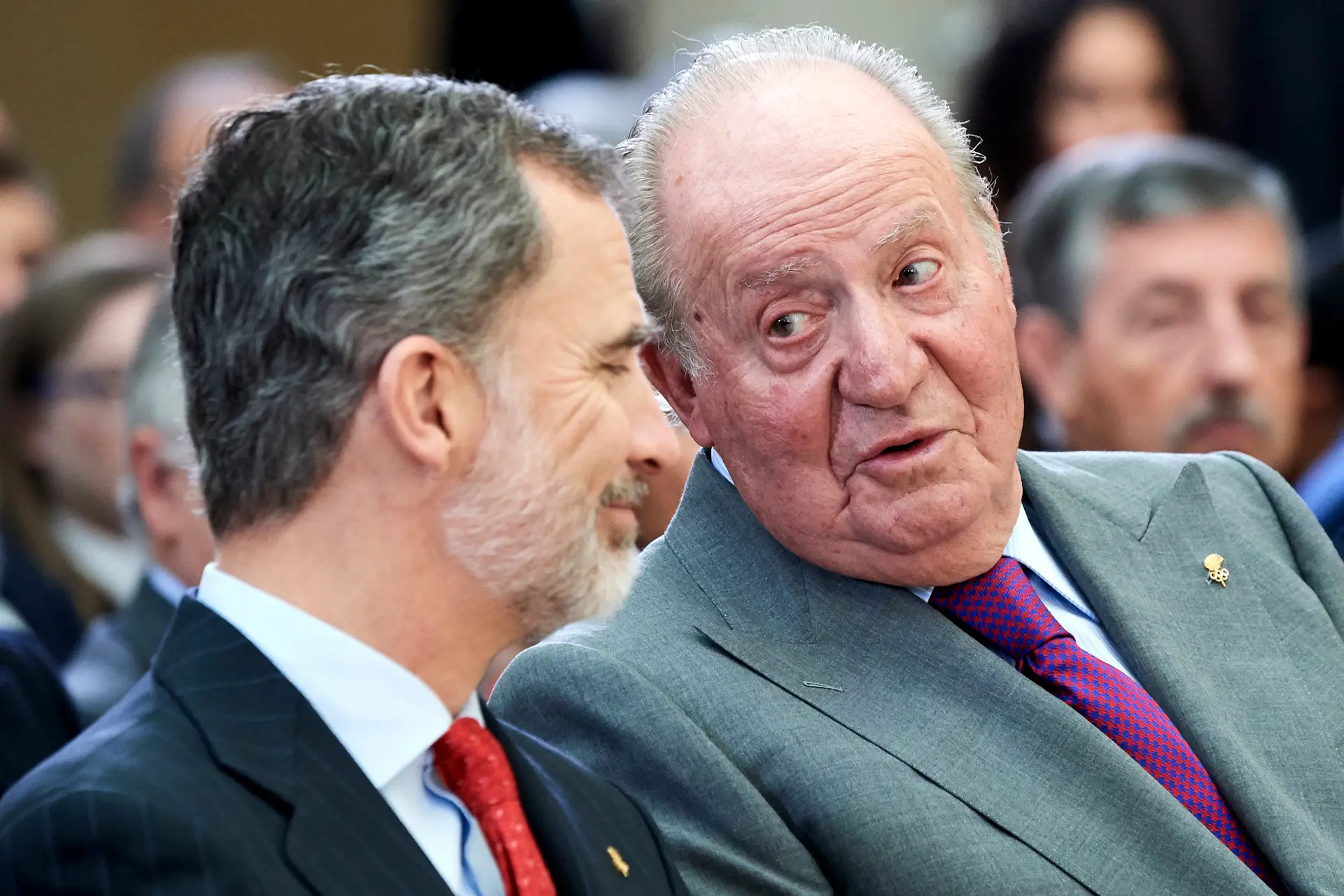 Filipe VI e Juan Carlos I numa entrega de prémios desportivos em Madrid, em 2019