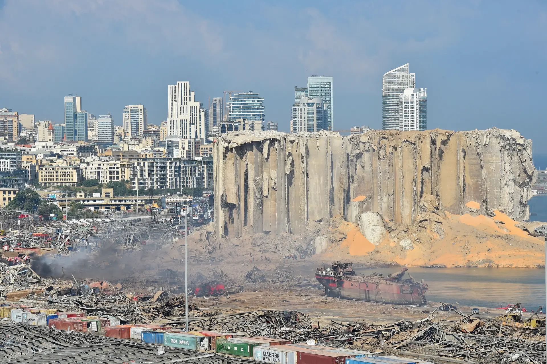Aspeto parcial da devastação no porto de Beirute