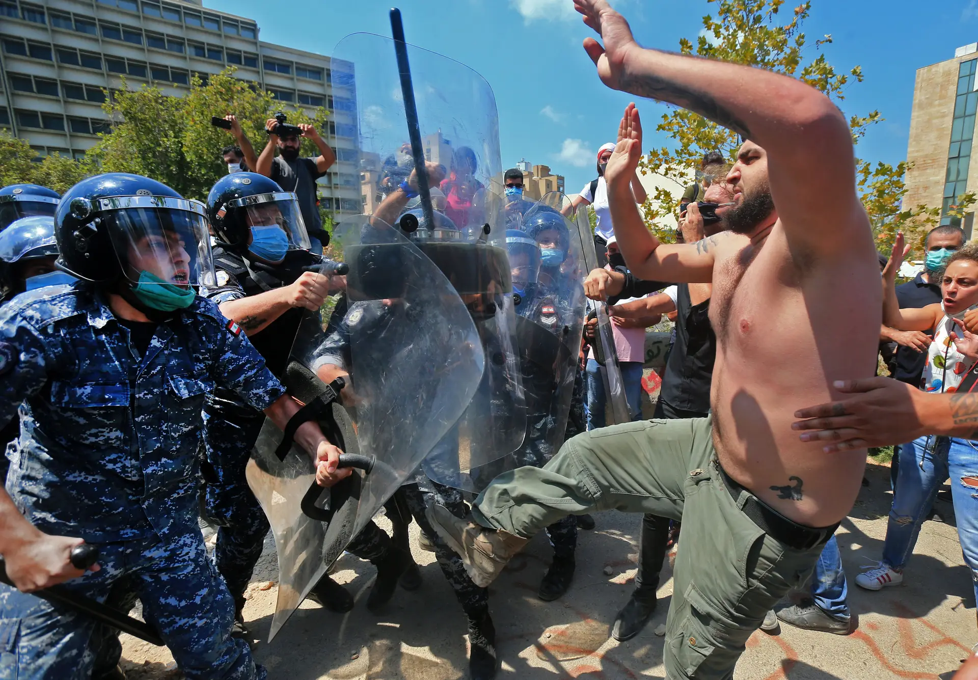 Beirute. Dezenas de manifestantes em protesto anti-Governo dispersados com gás lacrimogéneo