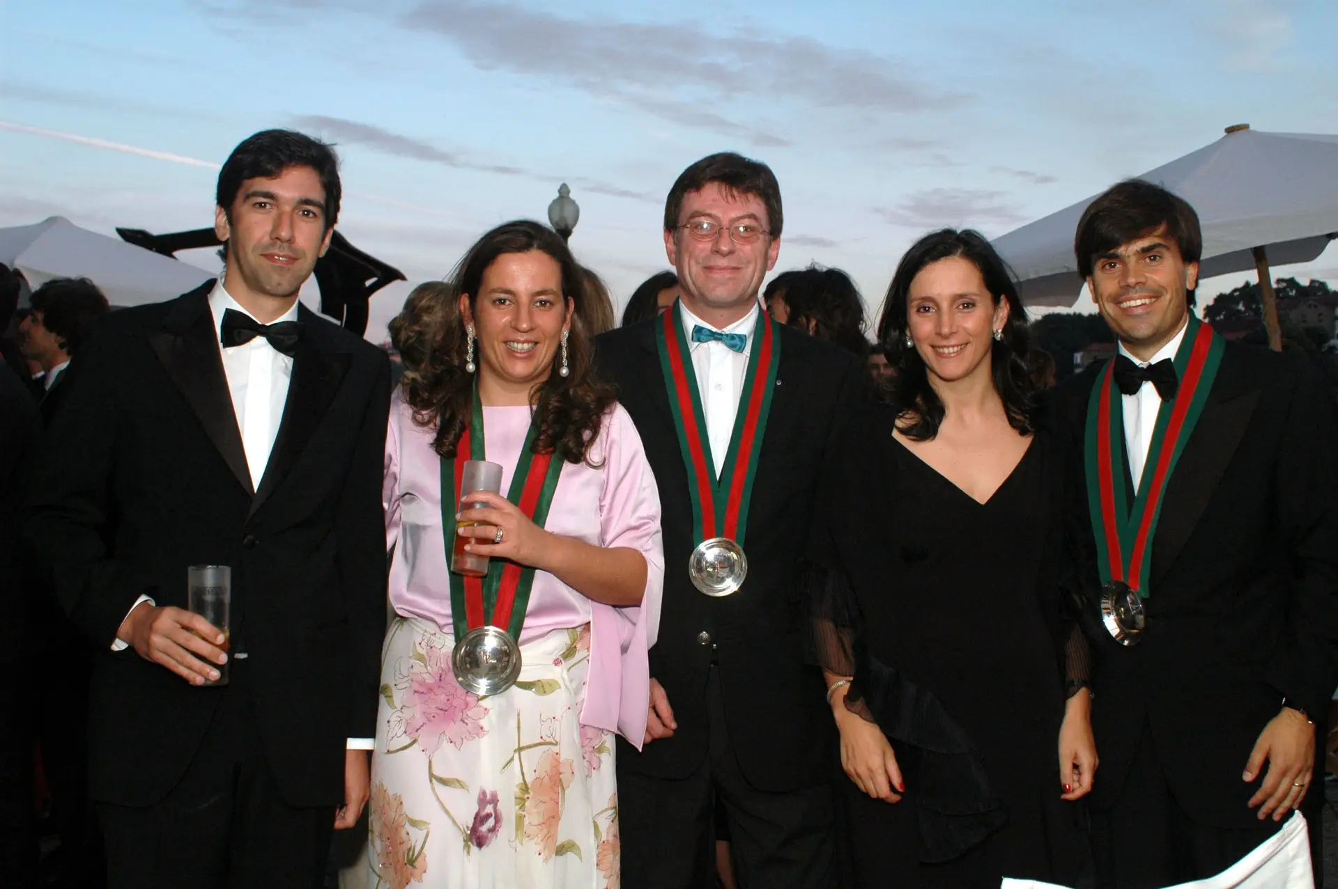 Marta (segunda a contar da direita), com o marido Nuno Barroca, à sua direita, e Francisco Rêgo, a irmã Luísa e Didier Kort, à esquerda