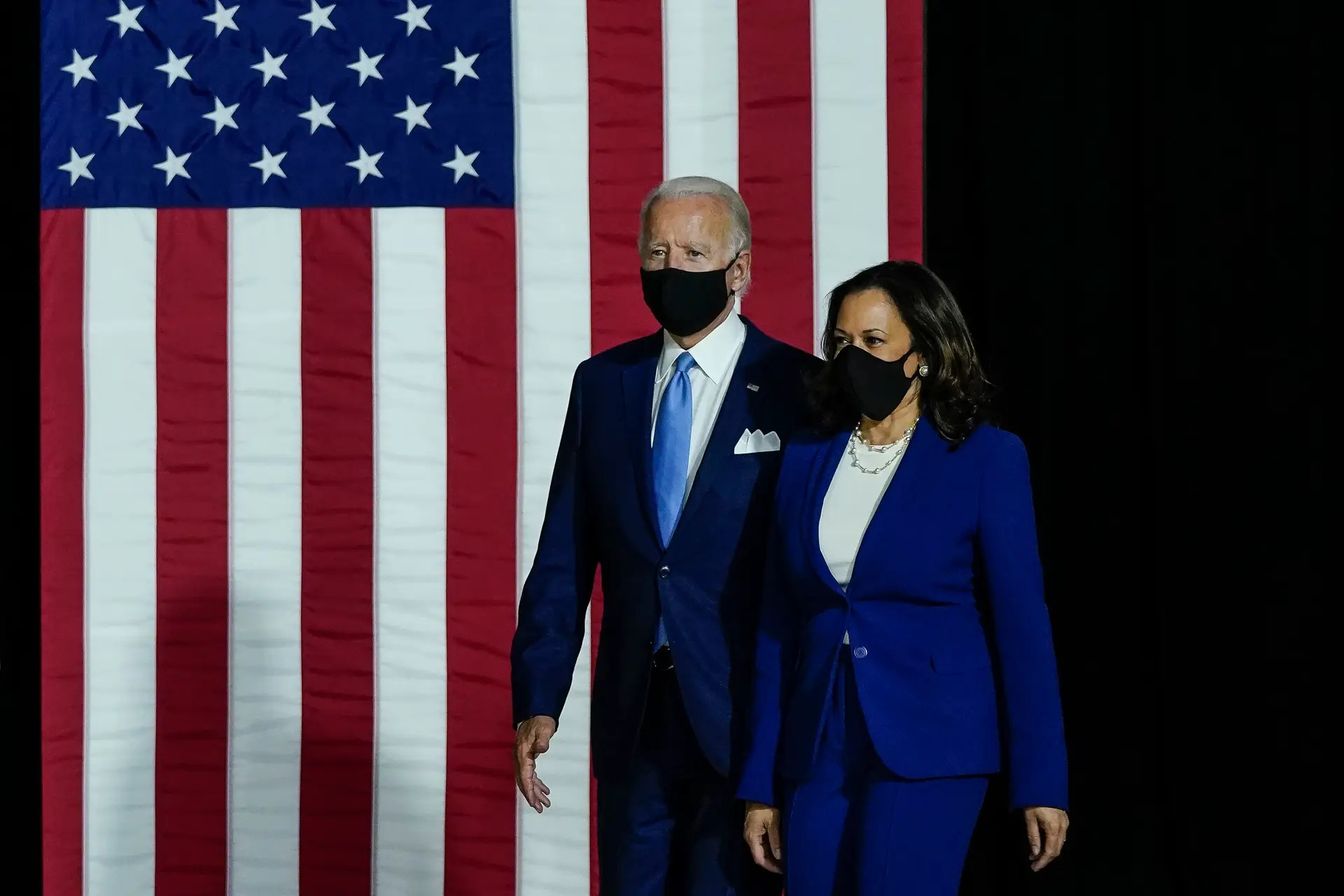 “Estou pronta para trabalhar”, apresentou-se Kamala Harris. E repetiu: “pronta para trabalhar”
