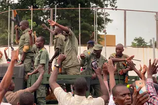 Presidente e primeiro-ministro do Mali detidos em aparente golpe militar