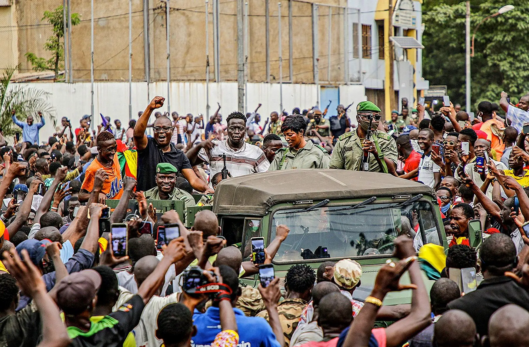 Apoiantes do golpe que destituiu o Presidente do Mali esta semana