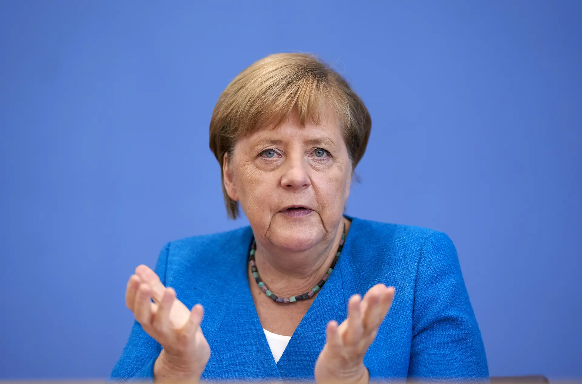 Merkel expressa “preocupação” com situação pandémica “grave” na Europa