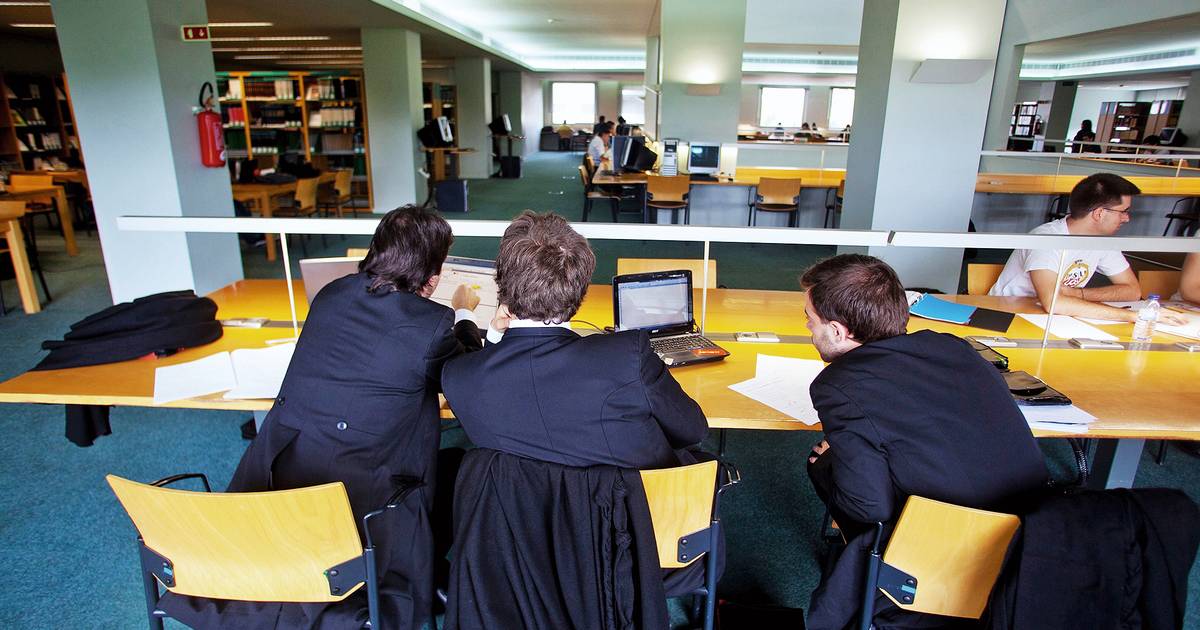 “Reorientar a oferta formativa” e apostar mais na formação para adultos: Governo lança desafio às universidades com menos candidatos