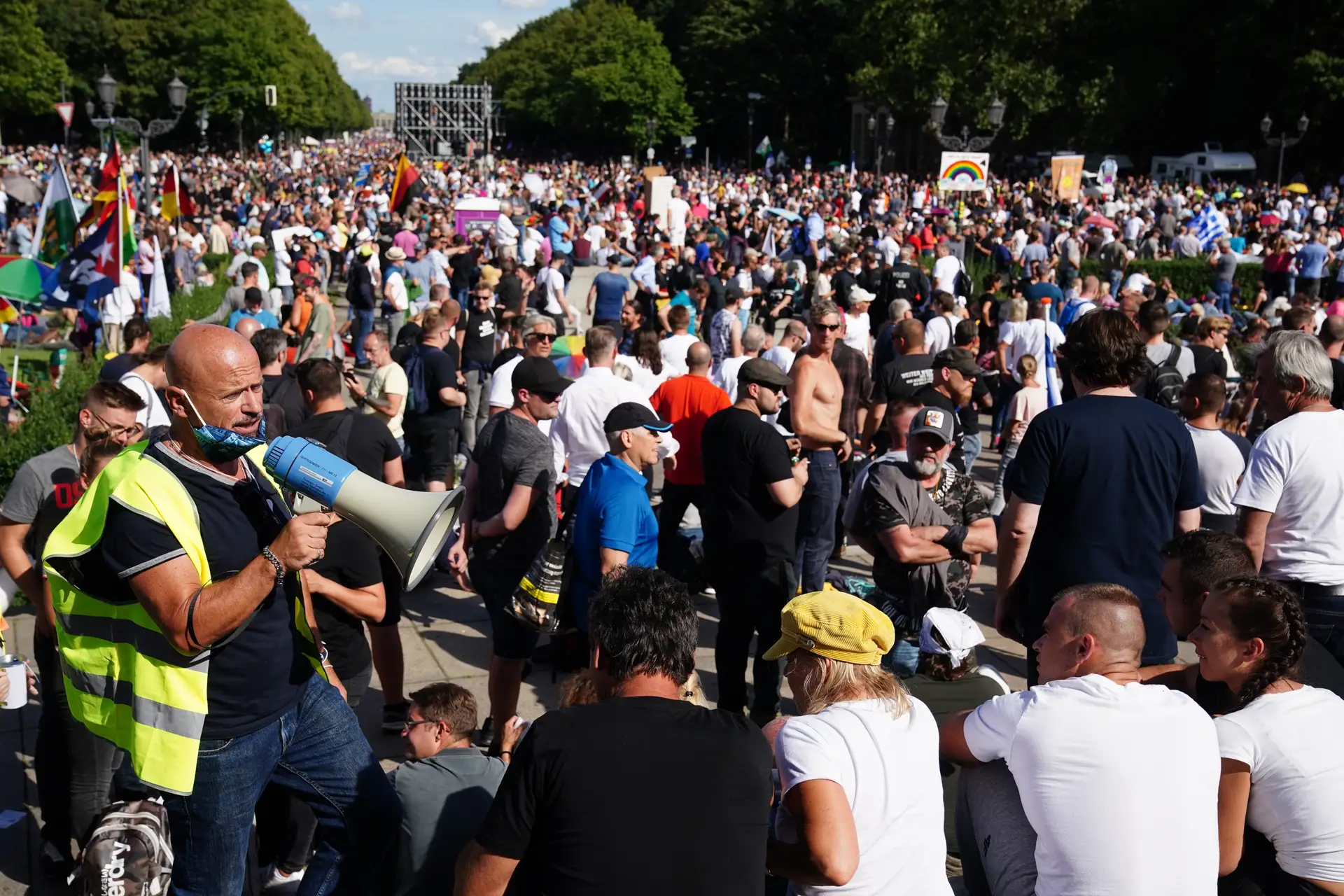 Covid-19. Polícia alemã dispersa protesto em Berlim contra restrições