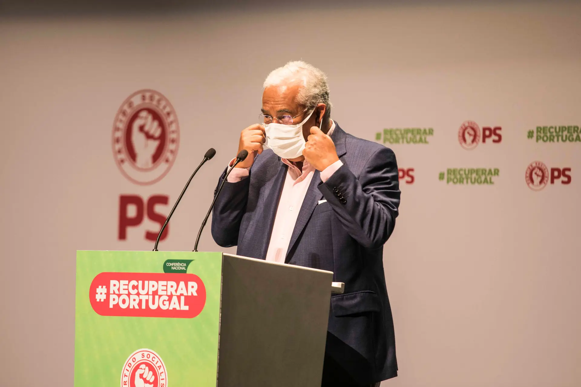 App anticovid e máscaras na rua obrigatórias. E Costa, gosta? “Não, não gosto” (mas não quer novo confinamento)