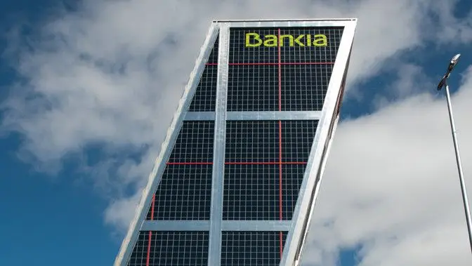 Caixabank absorve Bankia e abala mercado financeiro espanhol