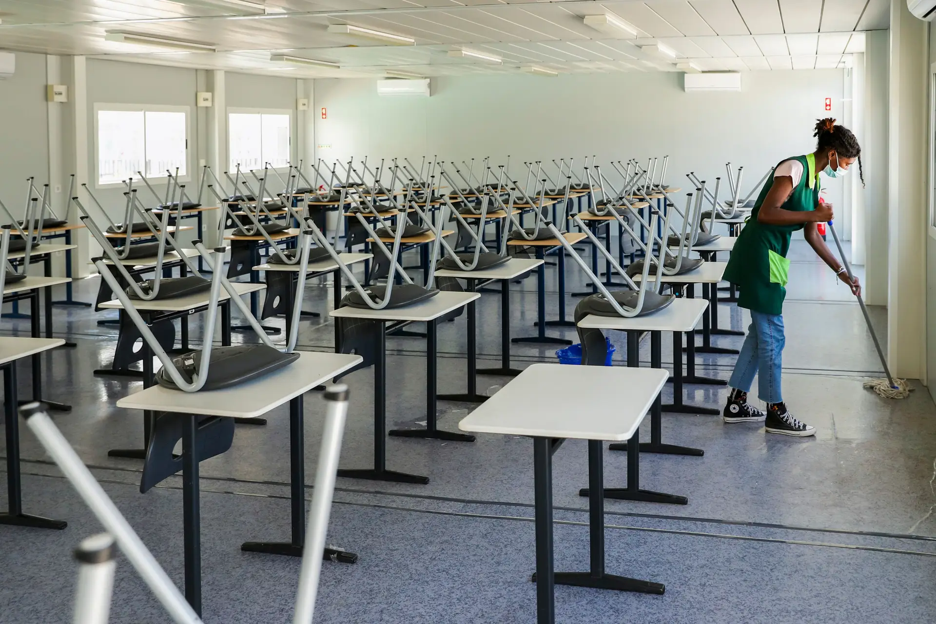 Escolas abertas ou fechadas no confinamento geral? Maioria dos países europeus optou por fechá-las