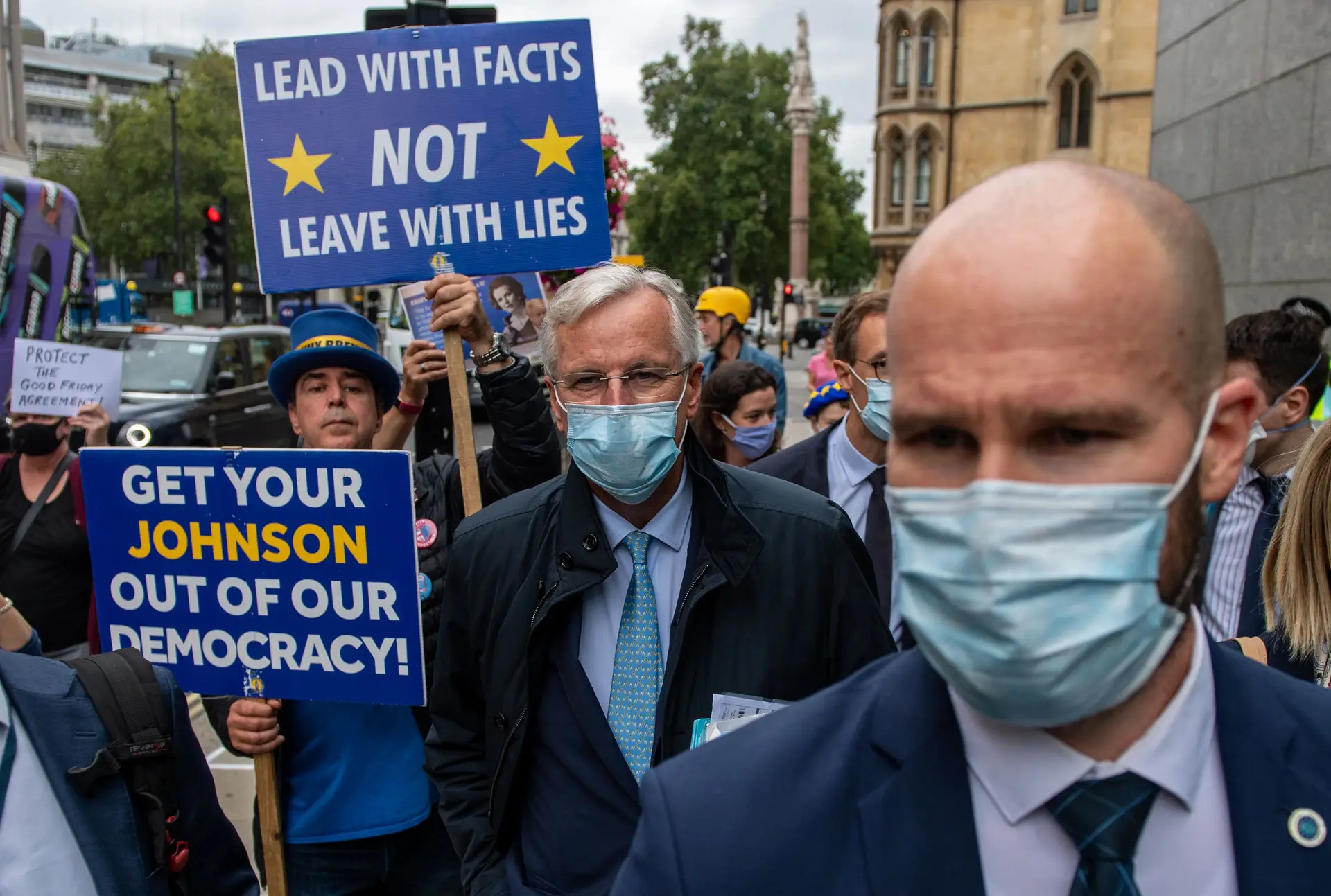O negociador-chefe da UE, Michel Barnier, esteve em Londres num clima de desconfiança entre as partes