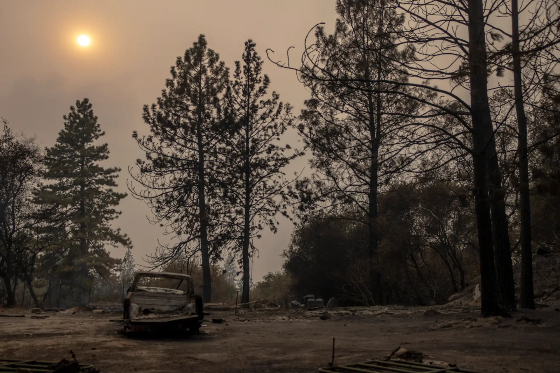 EUA: novo incêndio na Califórnia causa dois mortos e ameaça casas