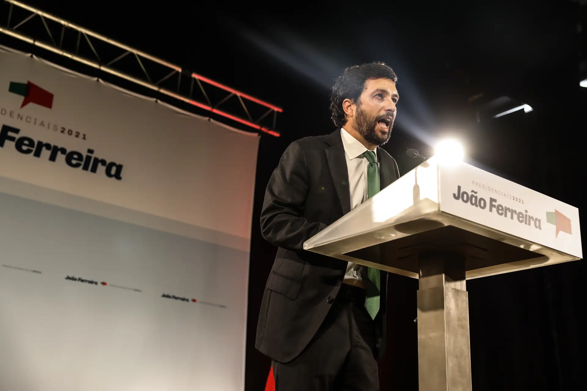 João Ferreira, do PCP, apresenta a candidatura à Presidência da República na Voz do Operário