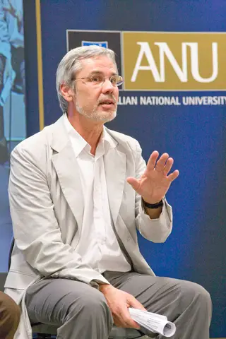 "Depois do reconhecimento legal do Sistema Terrestre, podemos definir novas políticas e instrumentos económicos que poderão ajudar a restabelecer a floresta amazónica, a regenerar ecossistemas ou a proteger a circulação dos oceanos" 