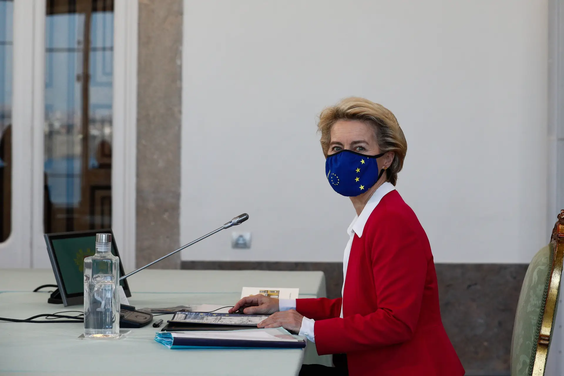 “Como se comem elefantes? Às fatias.” Von der Leyen quer acordo dos €750 mil milhões ratificado até ao fim do ano