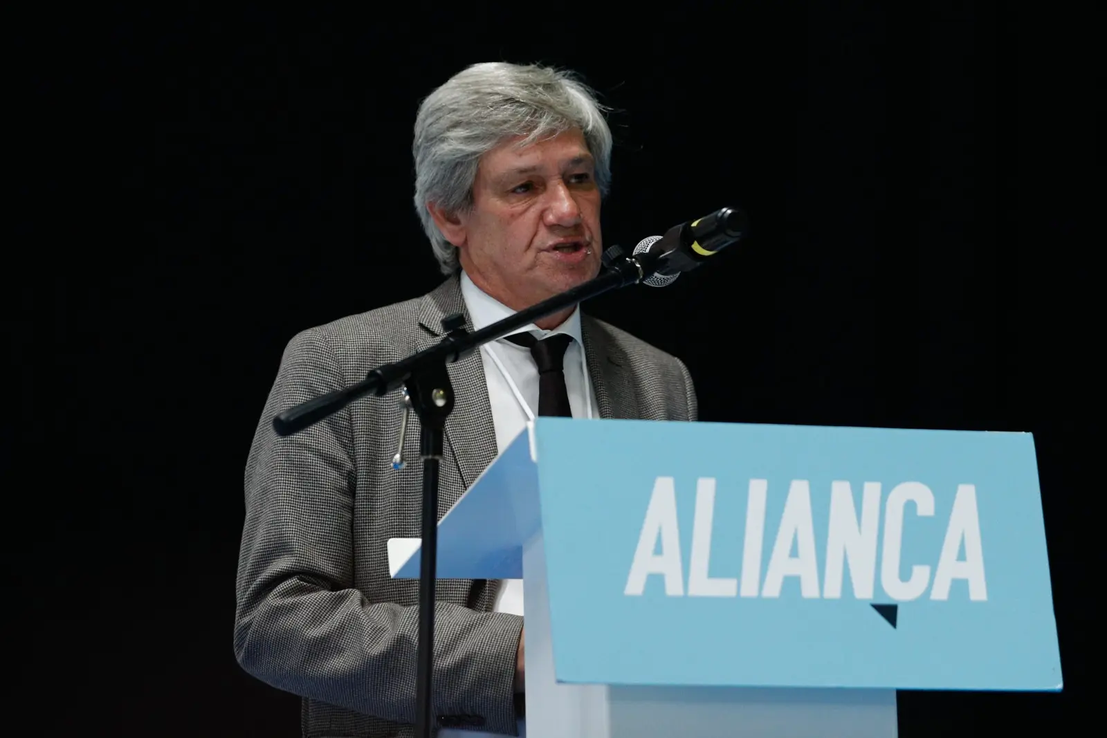Novo líder do Aliança quer desafiar “partidos não-socialistas” para acordo nas autárquicas