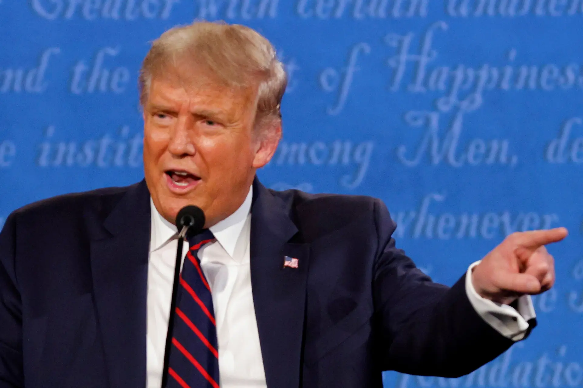 Donald Trump apontou repetidamente o dedo a Joe Biden no primeiro debate das presidenciais de novembro, em Cleveland