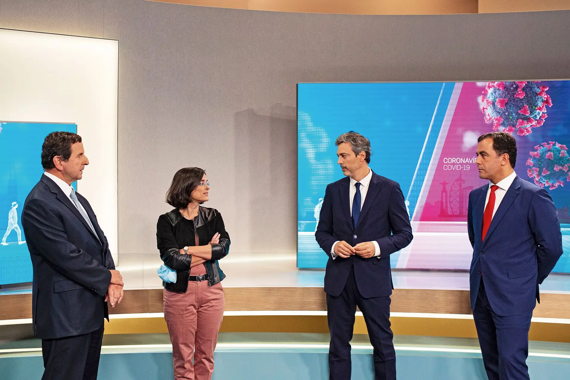 TARDE E NOITE A DISCUTIR O FUTURO Salvador de Mello, Isabel Vaz, Luís Goes Pinheiro e Vasco Antunes Pereira foram os convidados do painel da noite.