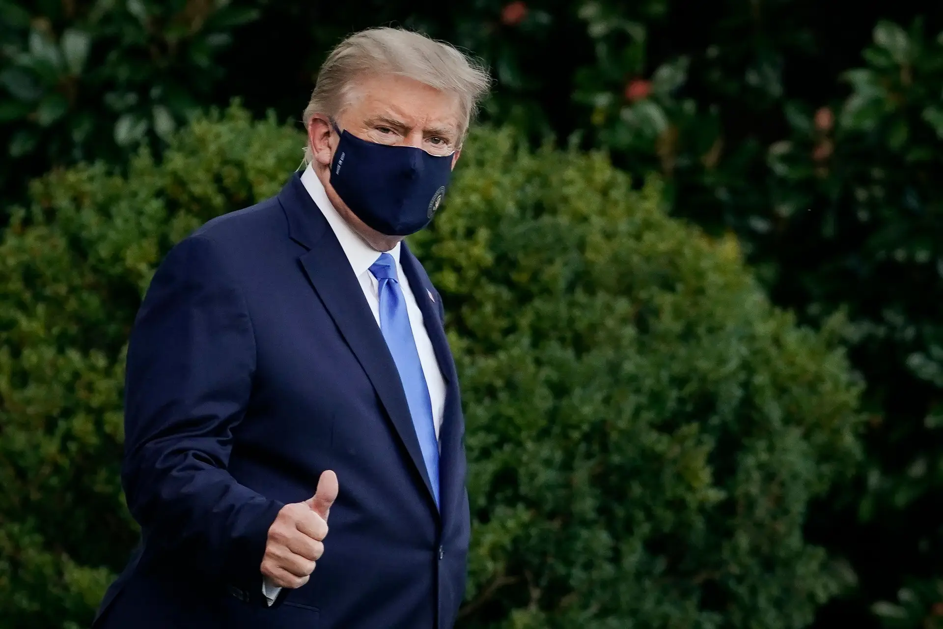 Sem febre e sem ventilação, “está tudo a correr bem” com Donald Trump