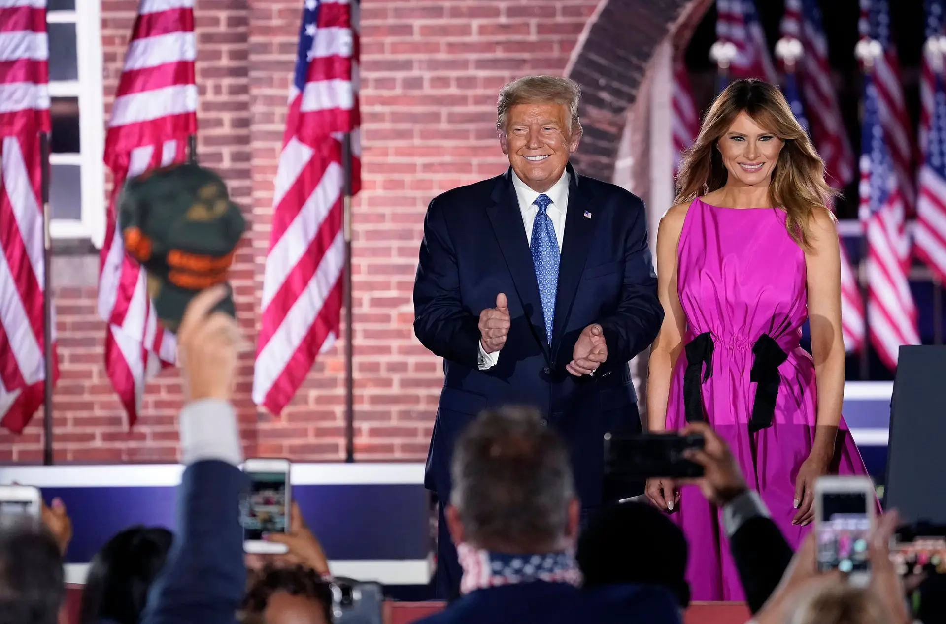 EUA. Como fica a campanha com um Presidente infetado? Está “tudo em aberto” mas “Trump ganha com tudo o que provoque instabilidade”