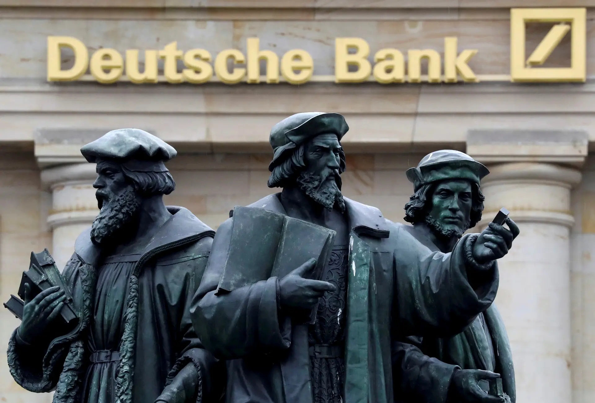 Apesar do pânico, o Deutsche Bank não é o Credit Suisse (aqui estão três razões e também os riscos)