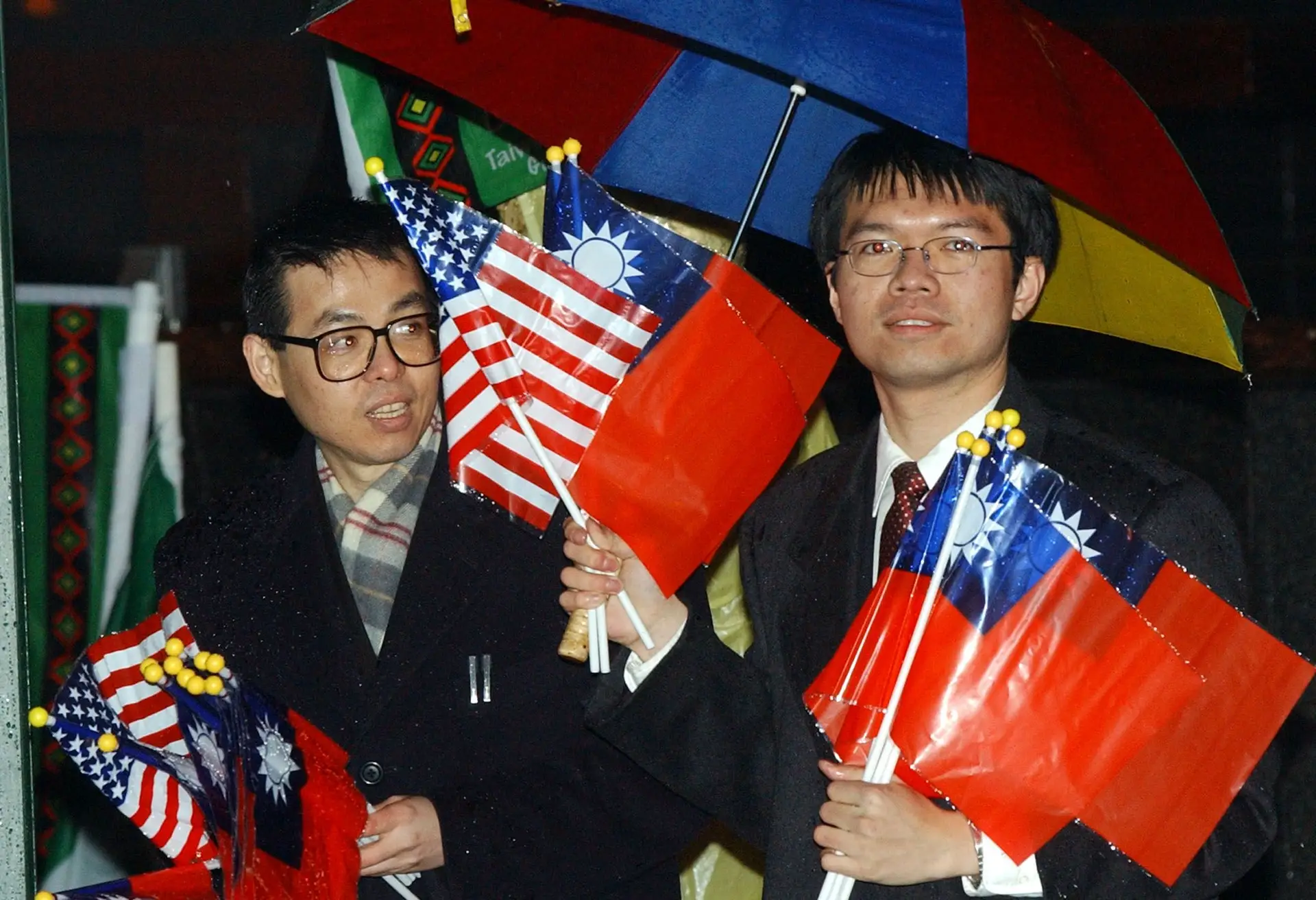 EUA planeiam vender armamento a Taiwan. Pequim ameaça com resposta “legítima e necessária”