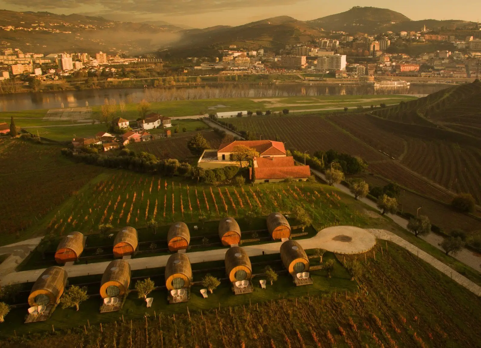 Dormir em barris no Douro: o glamping da Quinta da Pacheca está com ocupações a 95% e tem os fins-de-semana esgotados até dezembro