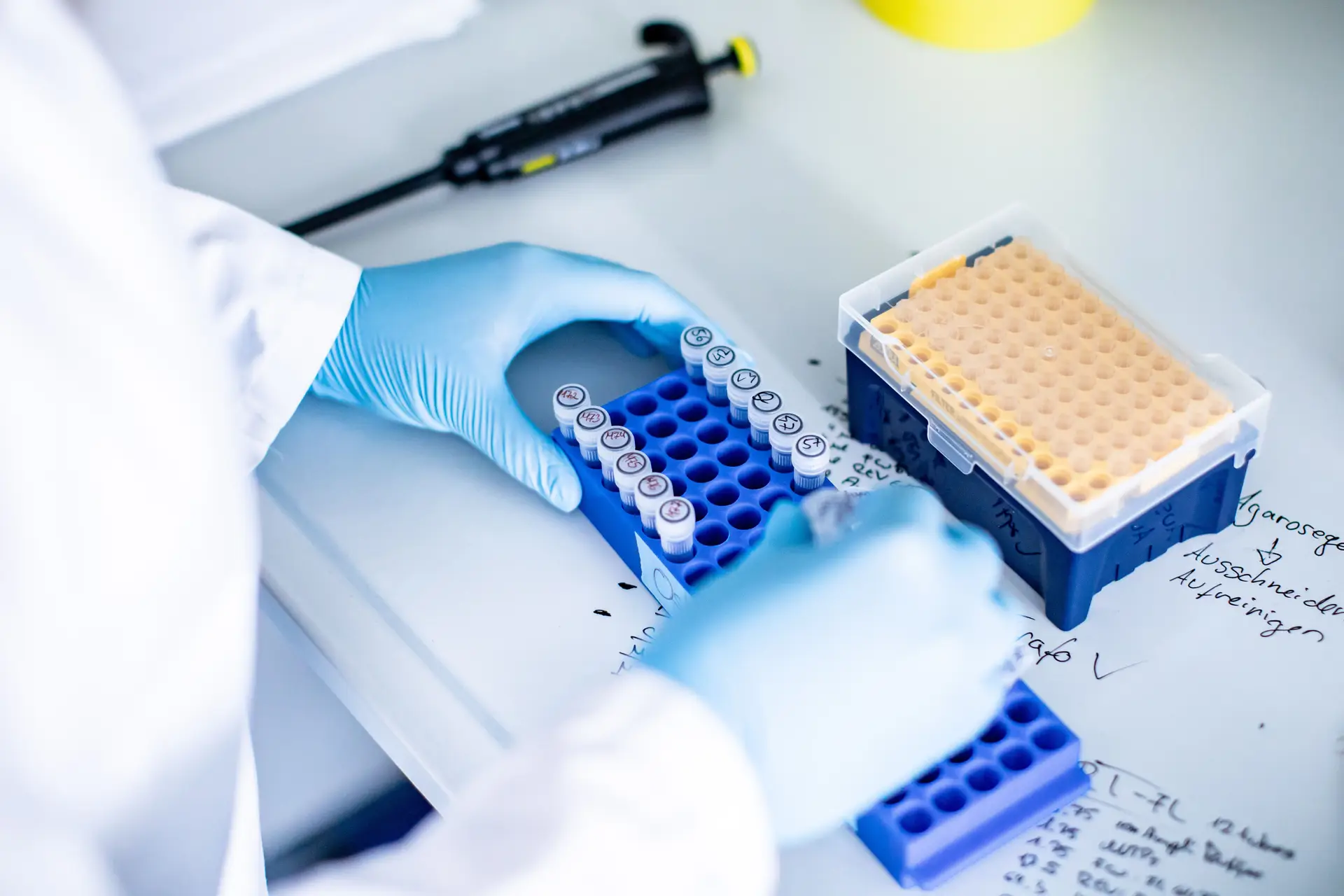 Remdesivir é o único medicamento com autorização condicional de comercialização na União Europeia para tratar doentes covid-19 que necessitem de reforço de oxigénio