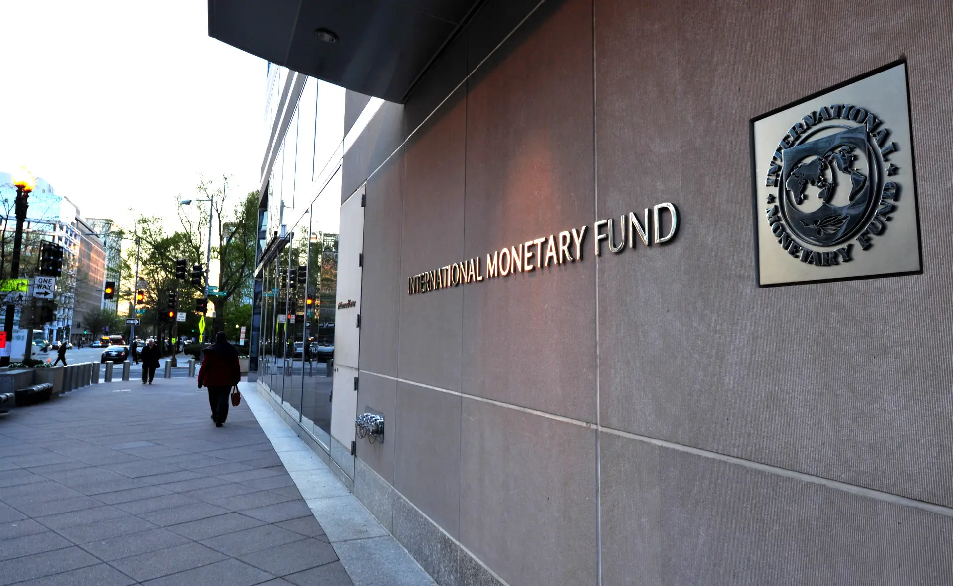 FMI anuncia financiamento à Ucrânia e Argentina