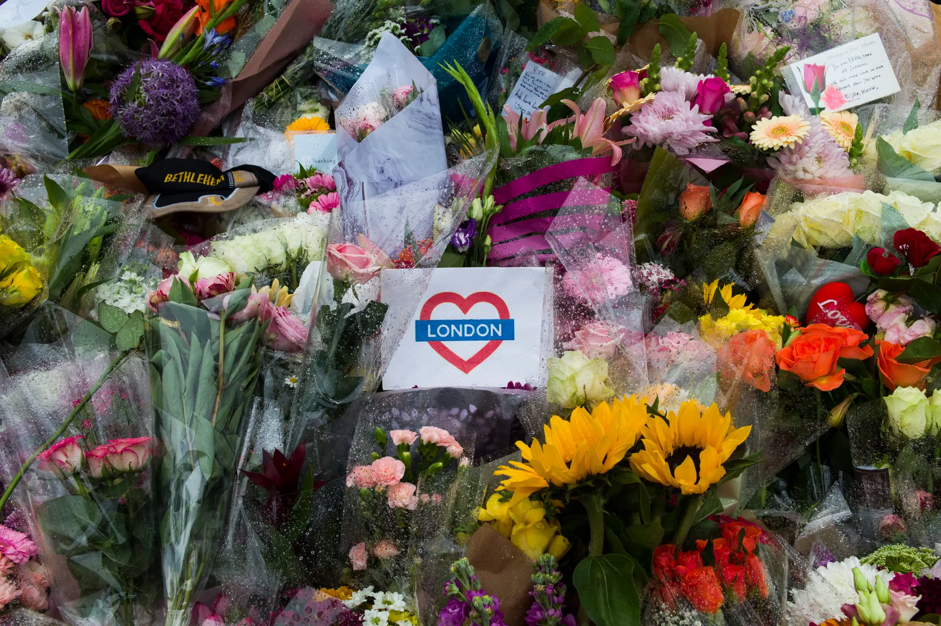 Homicida que enfrentou terrorista na London Bridge recebe perdão de Isabel II