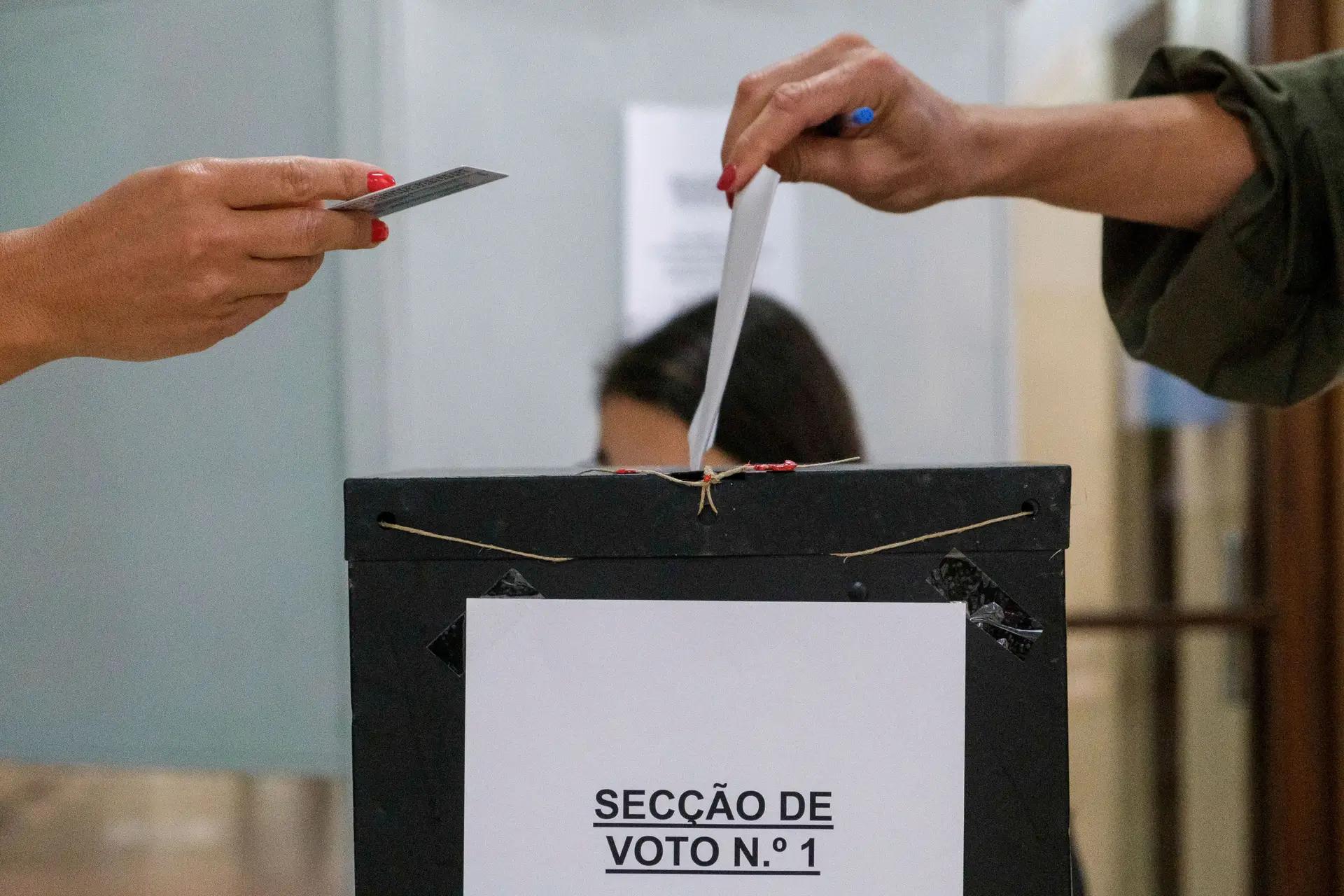 Presidenciais: Eleitores surpreendidos com filas e confusão para votar antecipadamente